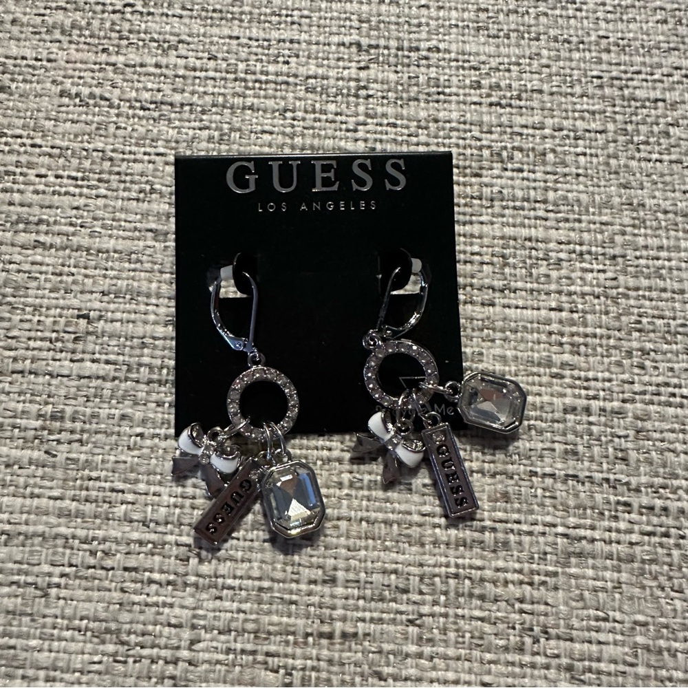 NWT GUESS Charm Earrings 🌸